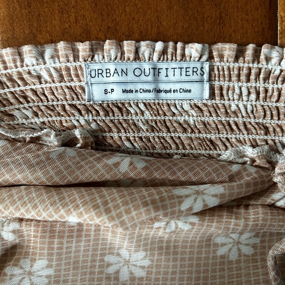 Urban Outfitters Beige Floral Top - Picture 2 of 5